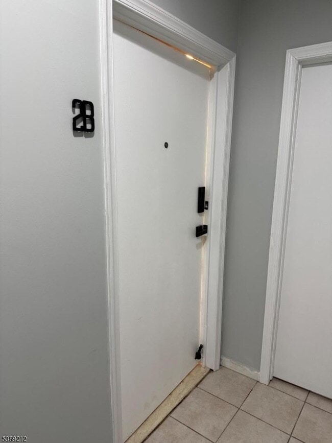 Building Photo - 1878 Springfield Ave Unit 2A