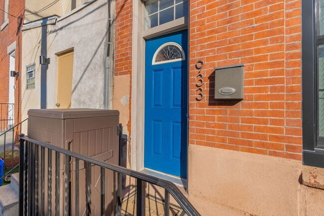 Photo - 933 N 30th St