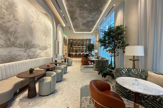 Photo - 77 SE 5th St Unidad 77 SE 5th St # 2705