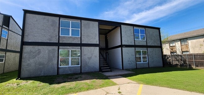 Building Photo - 806 Oran Cir Unit D