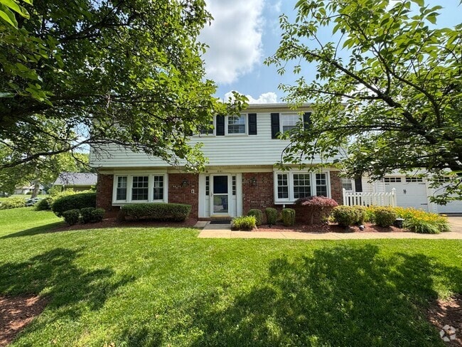 Building Photo - Stunning 4 Bed 2.5 Bath Home With A Spacio...