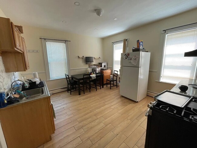 Building Photo - 16 Mt Calvary Rd