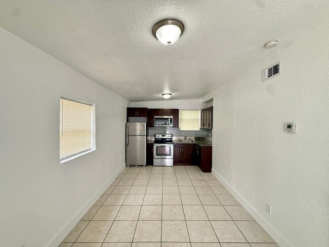 Photo - 1345 NW 55th St Unidad 1345 NW 55th Street #2