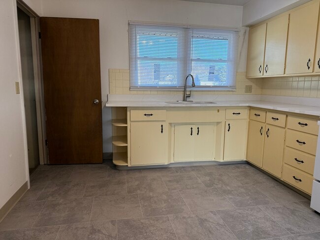 Photo - 4210 S 49th St