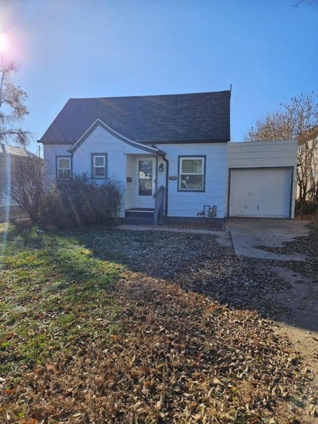 Building Photo - Fantastic 2 bedroom house avail NOW