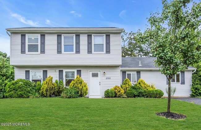 Photo - 2300 Oak Knoll Dr