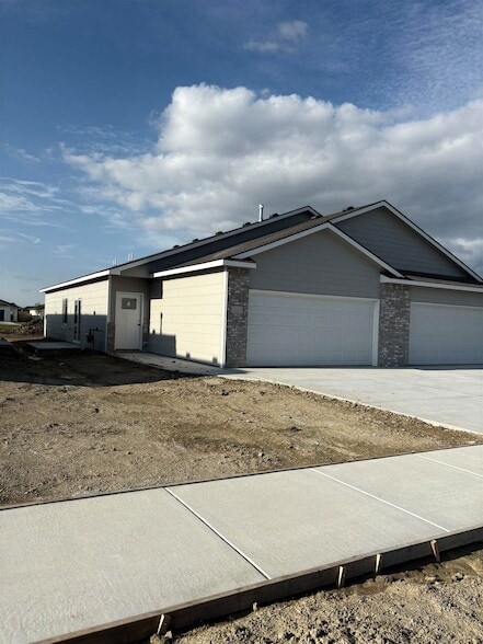 Building Photo - 12950 E Blake St Rental