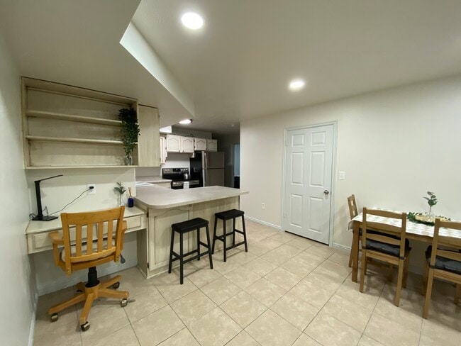 Building Photo - 2243 E 10300 S Unit Sandy DimpleDell Basement Rental