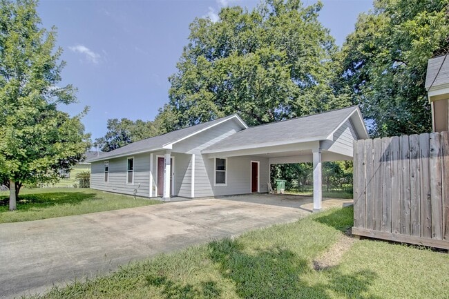 Photo - 1022 Jeff St