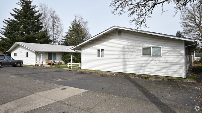 Photo - Linfield Manor Apts
