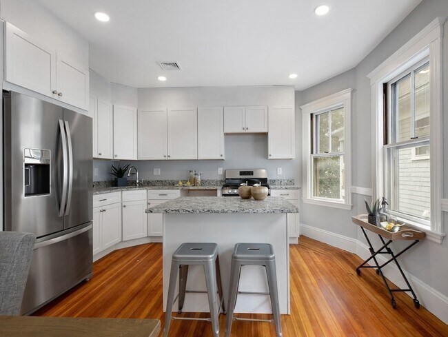 Photo - 261 Walnut St Unit 3