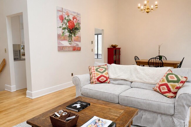 Photo - 194 Westchester Ave