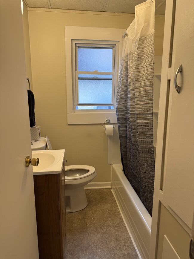 Photo - 308 Robinson St Unit 2 Bdrm