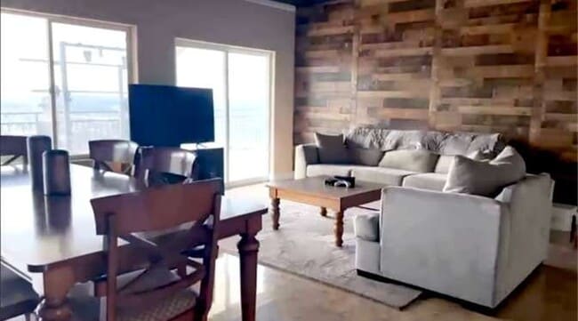 Photo - 9439 Eucalyptus St