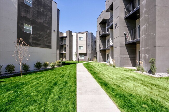 Building Photo - 651 E 180 N