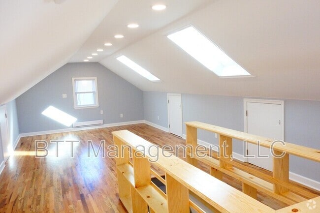 Building Photo - 907 Hudson Ave Unit #2 Rental