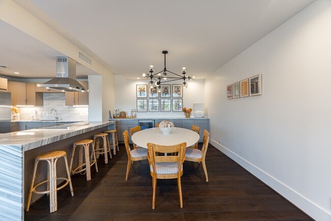 Building Photo - 2701 Westheimer Rd Unit 6F