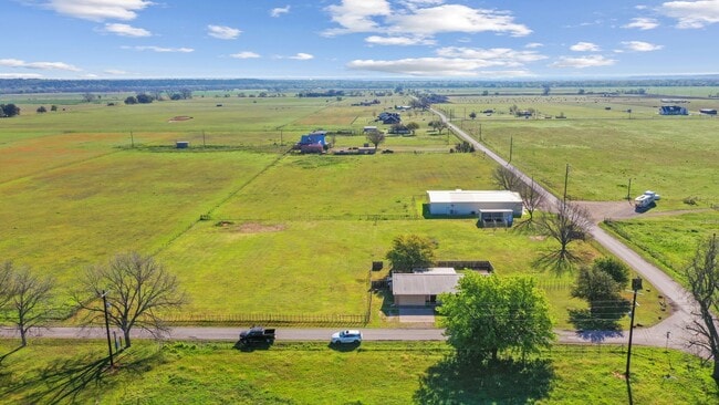3/2 on acreage HORSES WELCOME -BROCK ISD - - 3/2 on acreage HORSES WELCOME -BROCK ISD - House