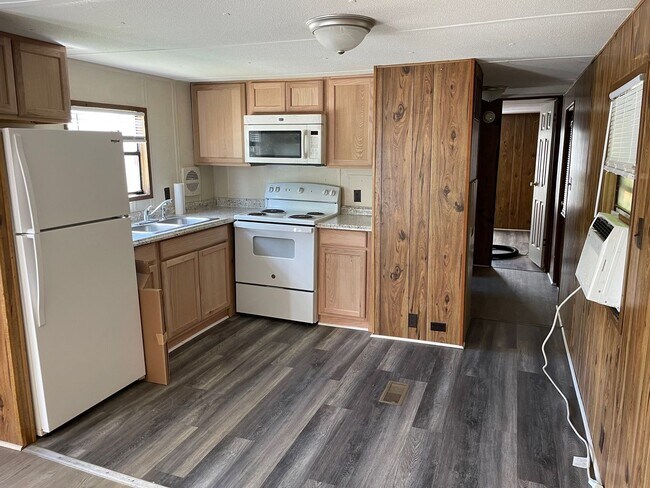 Photo - 2 bed, 1 bath mobile home in Lexington! $7...