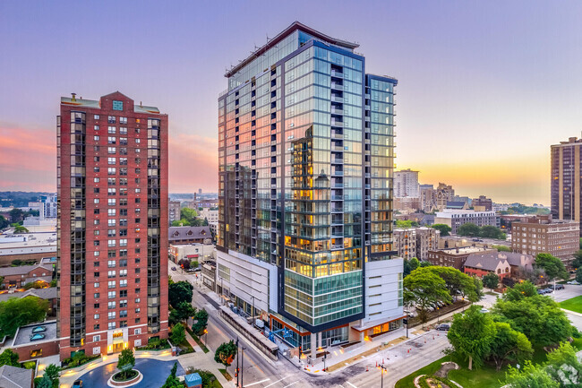 Building Photo - 700 E Kilbourn Ave Rental