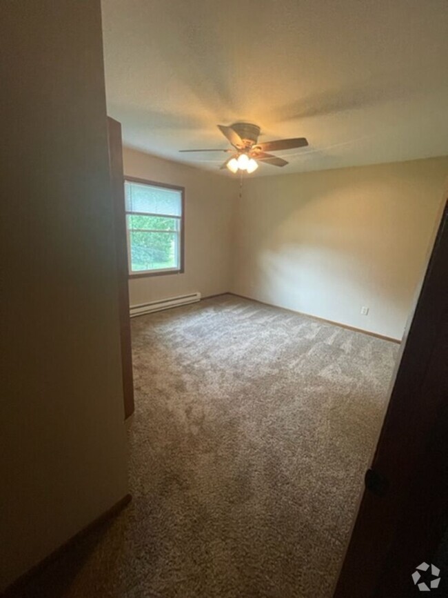 Building Photo - Norwalk 3 Bedroom Rental