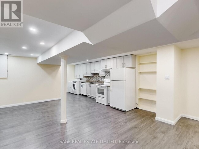 Photo - 64 Durness Ave