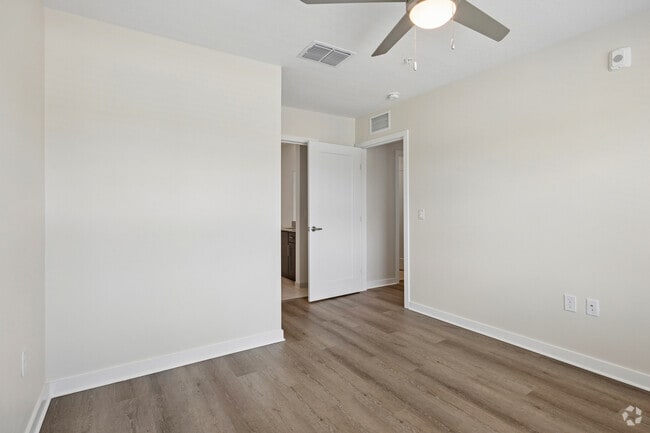 2BR, 2BA - 928SF - Primary Bedroom