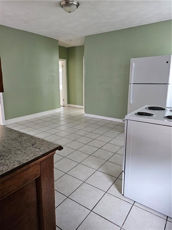 Photo - 37 1/2 Pleasant St