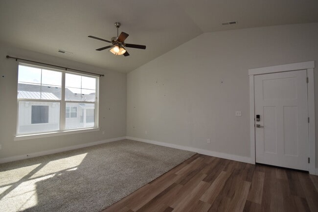 Photo - Bright Top Floor Condo with Tennis court, Pool, and Clubhouse