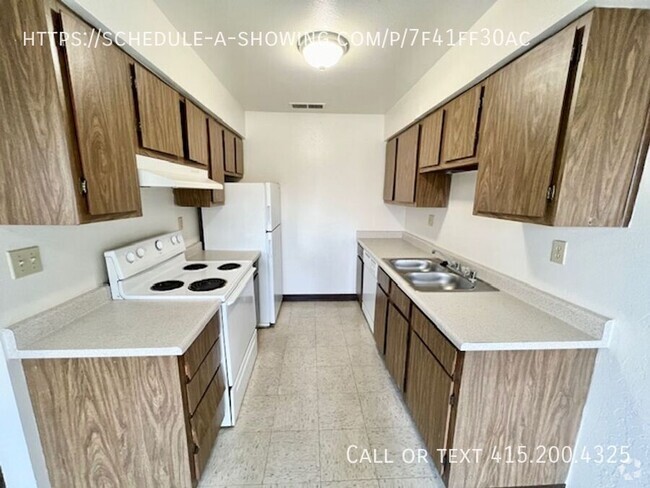 Building Photo - Single Level 2 Bed 2 Bath! Unit 135 Rental