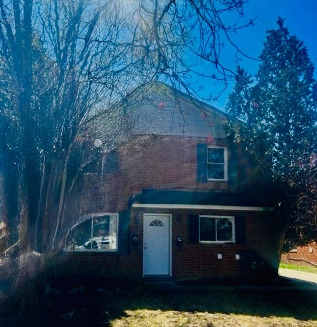 Building Photo - 21070 Crystal Ave Unit 1