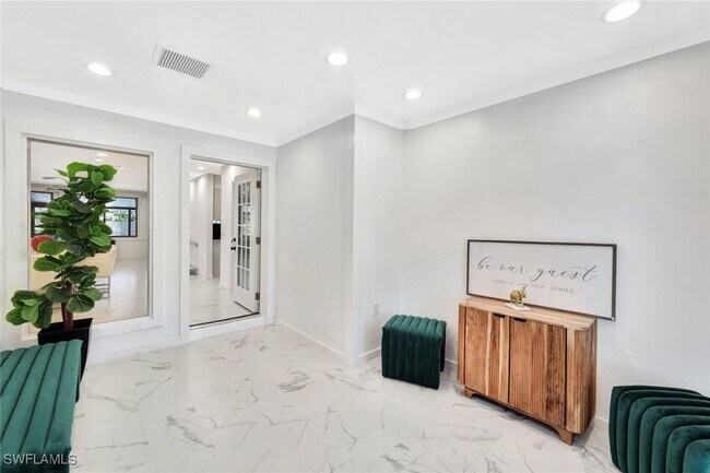 Photo - 1930 Oakes Blvd