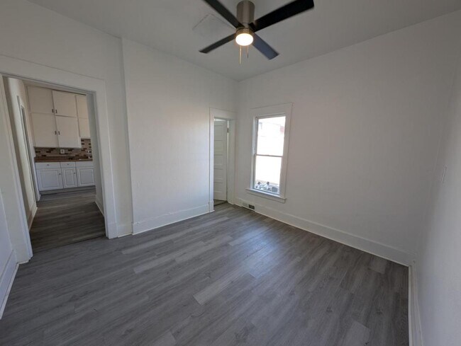 Photo - 323 N 4th St