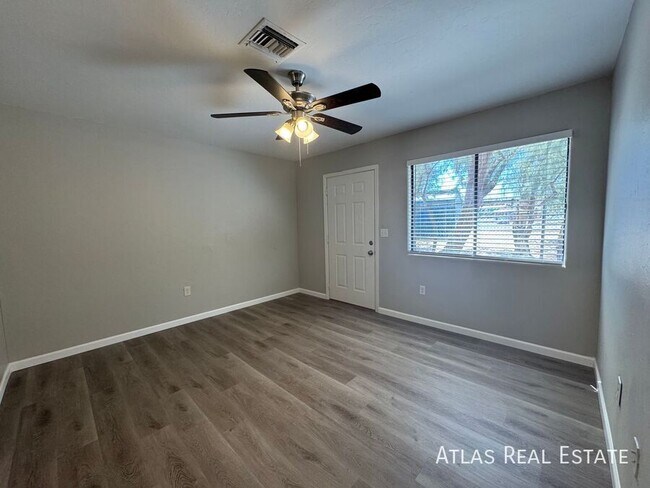 Photo - 506 N Iroquois Ave Unidad 2