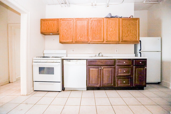 Building Photo - 2043 W Wellington Ave Unit #G