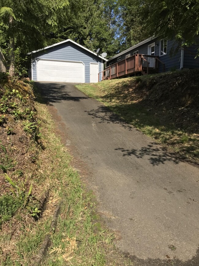 860 SW Dolores Dr