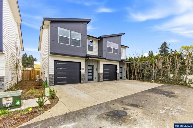 Building Photo - Modern Living Duplex in Keizer