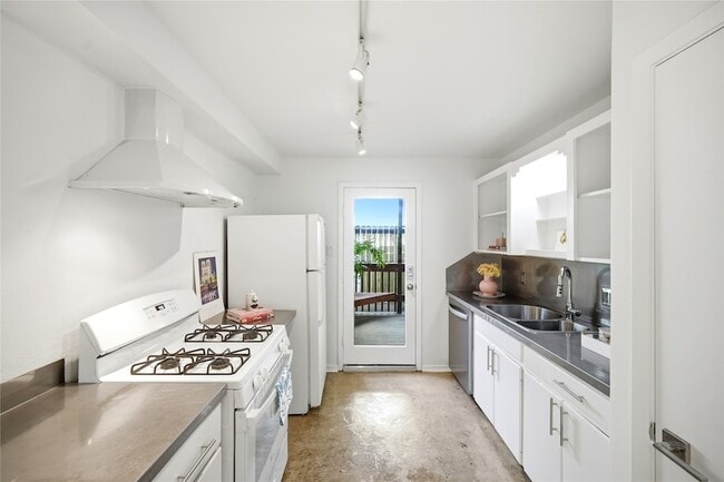 Photo - 217 E 12th St Unidad 3