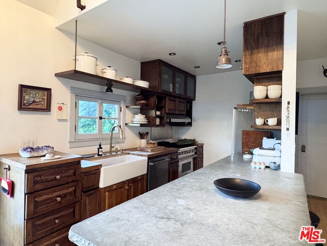 Photo - 814 E Edgeware Rd