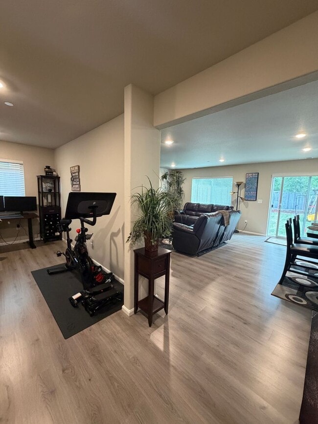 Photo - 1110 Swan Loop