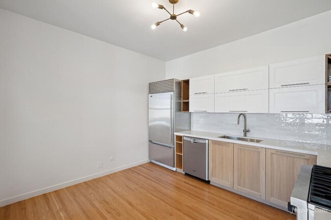 Photo - 354 Castro St