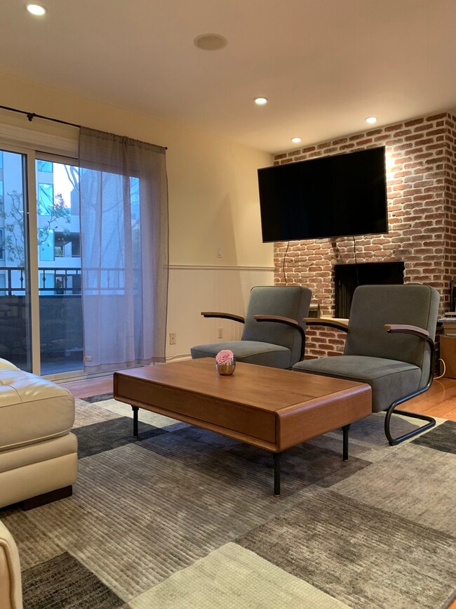 Photo - 451 S Barrington Ave Unit 102