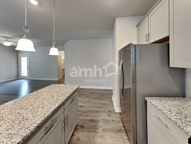 Photo - 108 Landsdown Xing