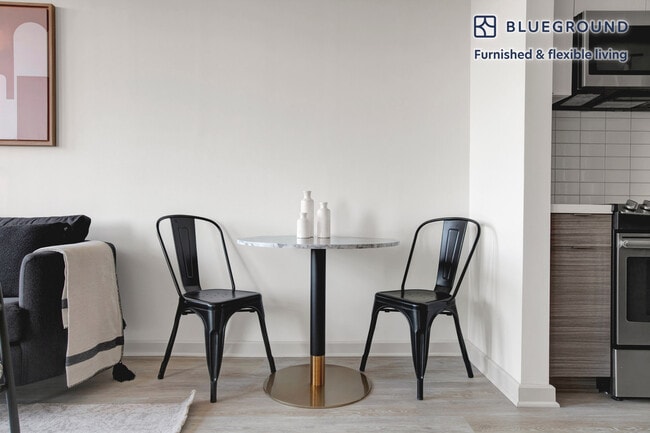 Photo - 7077 Woodmont Ave Unidad FL7-ID384