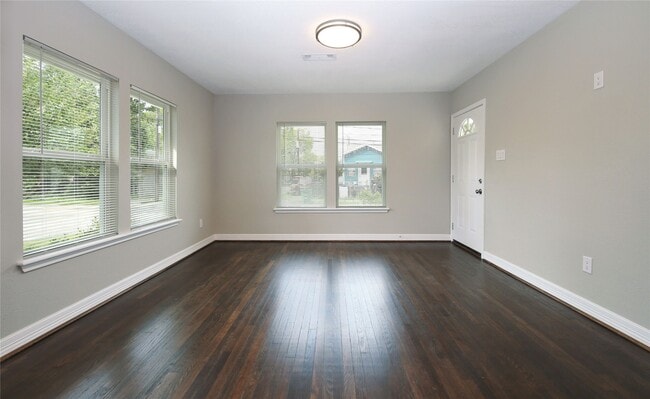 Photo - 5402 Texas St