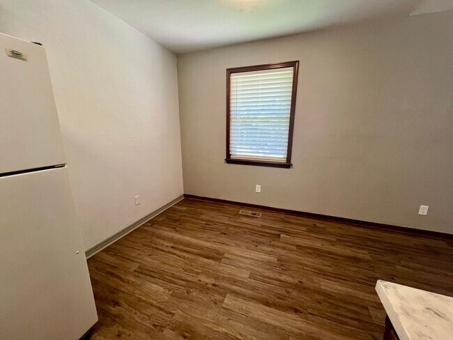 Photo - Cozy 2 Bedroom/1 Bathroom Duplex for Rent ...