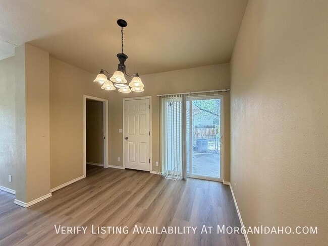 Photo - 6698 Poplar-