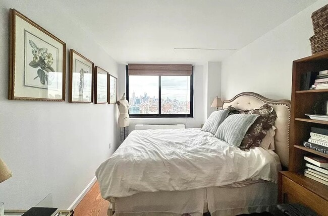 Building Photo - 376 Broadway Rental