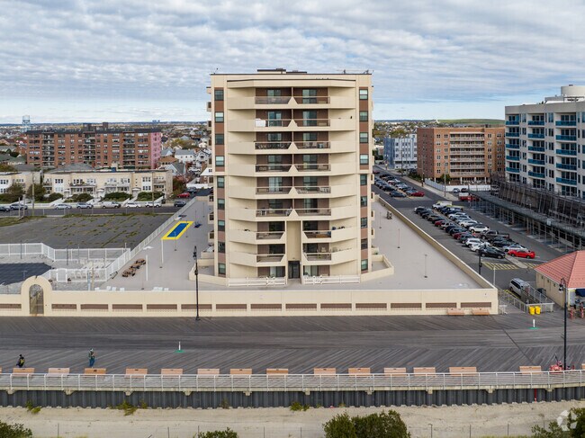 Photo - Sea Pointe Towers