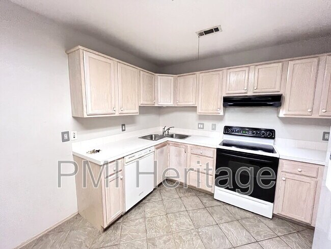 Photo - 886 N Daisy Ln
